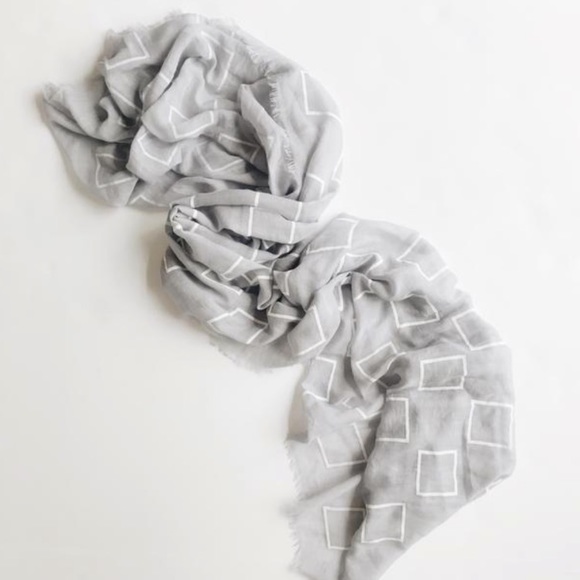 CJLA • Erica White & Gray scarf brand new - Picture 3 of 3